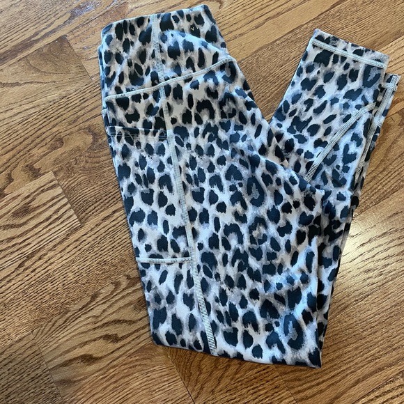 Victoria's Secret Pants - Victoria’s Secret high waisted leggings size 8. Perfect condition $12.